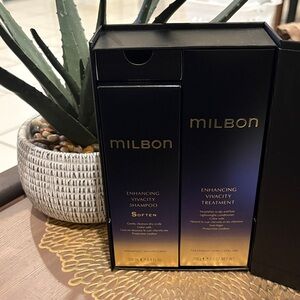 Enhancing Vivacity Shampoo - Black and Gold